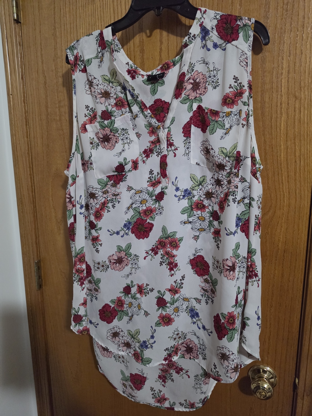 torrid White Floral V-Neck Sleeveless Camisole